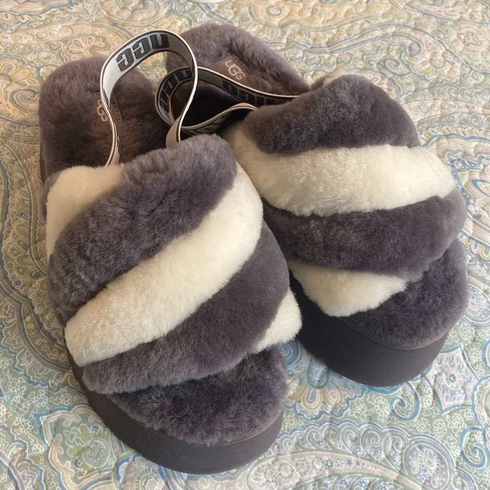 New UGG platform slipper size 9